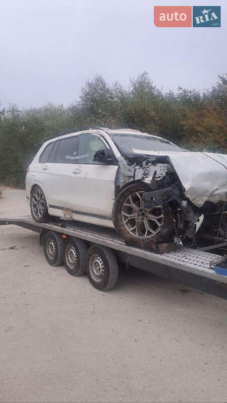 BMW X7 2021