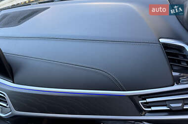 Внедорожник / Кроссовер BMW X7 2021 в 