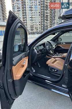 Внедорожник / Кроссовер BMW X7 2021 в 