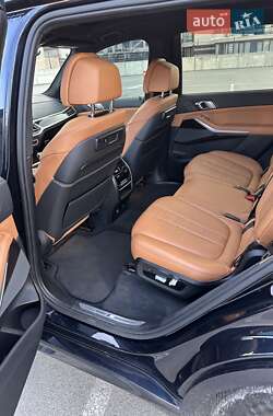 Внедорожник / Кроссовер BMW X7 2021 в 