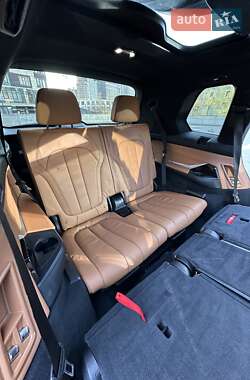 Внедорожник / Кроссовер BMW X7 2021 в 