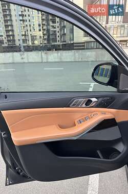 Внедорожник / Кроссовер BMW X7 2021 в 