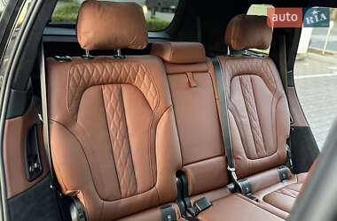 Позашляховик / Кросовер BMW X7 2024 в 