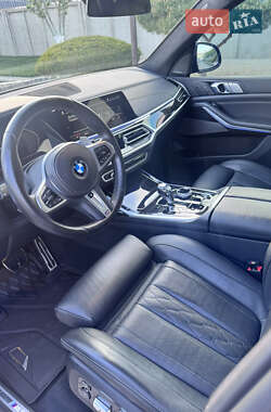 Позашляховик / Кросовер BMW X7 2021 в 