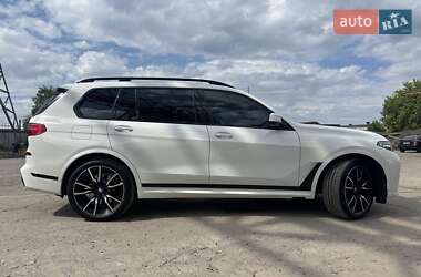Позашляховик / Кросовер BMW X7 2022 в 