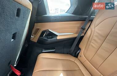 Позашляховик / Кросовер BMW X7 2022 в 