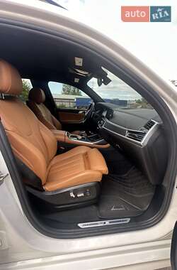 Позашляховик / Кросовер BMW X7 2022 в 