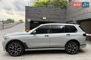 Позашляховик / Кросовер BMW X7 2022 в 
