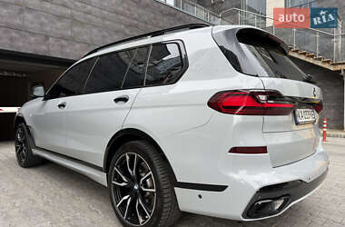 Позашляховик / Кросовер BMW X7 2022 в 