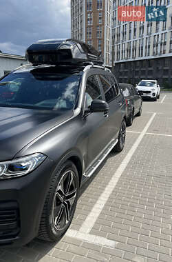 Позашляховик / Кросовер BMW X7 2022 в 