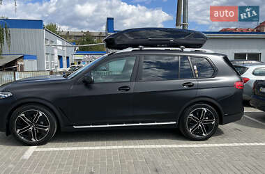 Позашляховик / Кросовер BMW X7 2022 в 