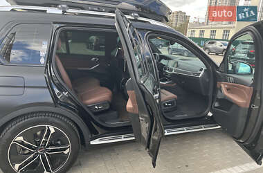 Позашляховик / Кросовер BMW X7 2022 в 