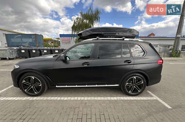 Позашляховик / Кросовер BMW X7 2022 в 