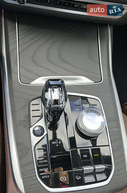 Позашляховик / Кросовер BMW X7 2022 в 