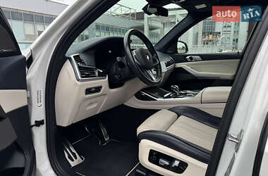 Позашляховик / Кросовер BMW X7 2020 в 
