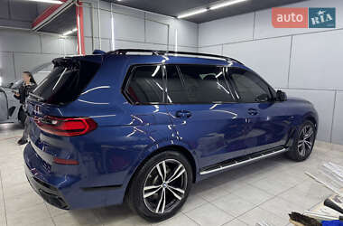Позашляховик / Кросовер BMW X7 2022 в 