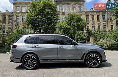 Позашляховик / Кросовер BMW X7 2023 в 