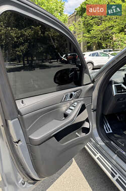 Позашляховик / Кросовер BMW X7 2023 в 