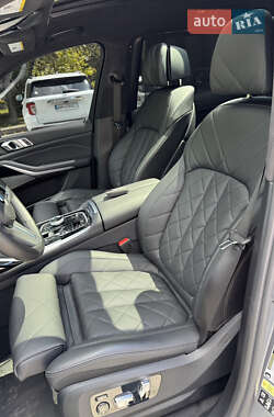 Позашляховик / Кросовер BMW X7 2023 в 
