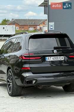 Позашляховик / Кросовер BMW X7 2022 в 
