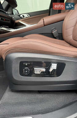 Позашляховик / Кросовер BMW X7 2022 в 