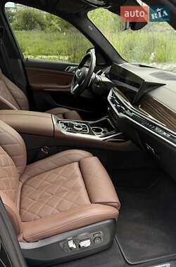 Позашляховик / Кросовер BMW X7 2022 в 