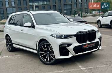 Позашляховик / Кросовер BMW X7 2022 в 