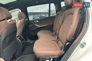 Позашляховик / Кросовер BMW X7 2022 в 
