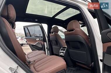 Позашляховик / Кросовер BMW X7 2022 в 