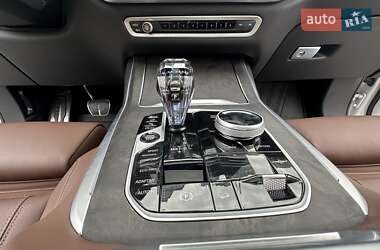 Позашляховик / Кросовер BMW X7 2022 в 
