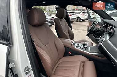 Позашляховик / Кросовер BMW X7 2022 в 