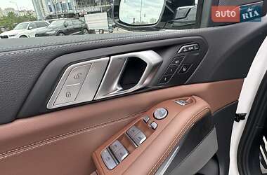 Позашляховик / Кросовер BMW X7 2022 в 