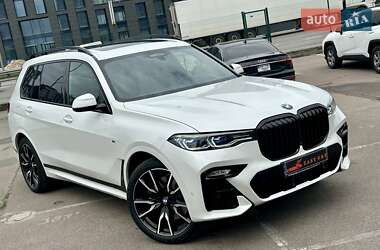 Позашляховик / Кросовер BMW X7 2022 в 