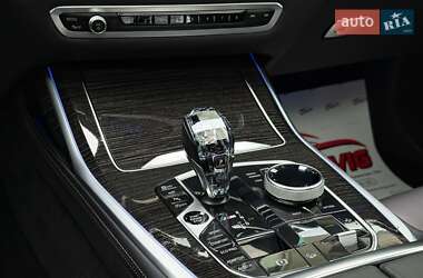 Позашляховик / Кросовер BMW X7 2020 в 