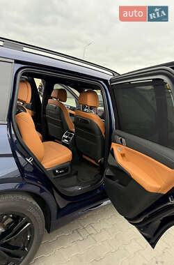 Внедорожник / Кроссовер BMW X7 2023 в 