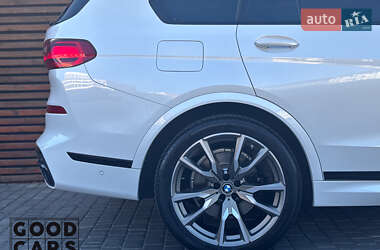Позашляховик / Кросовер BMW X7 2022 в 