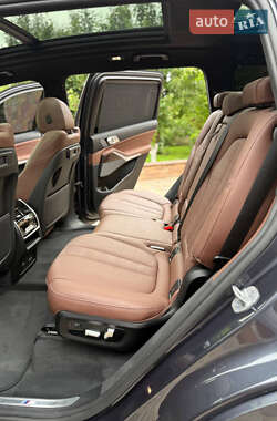 Внедорожник / Кроссовер BMW X7 2021 в 