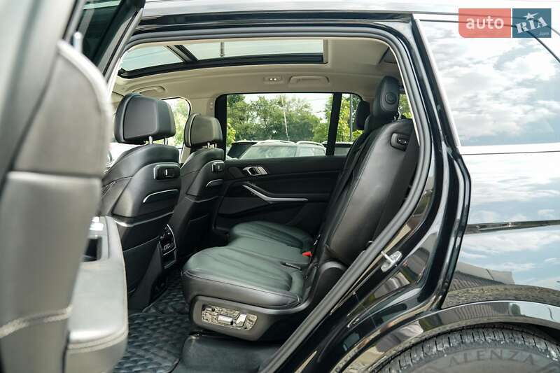 Позашляховик / Кросовер BMW X7 2022 в Чернівцях