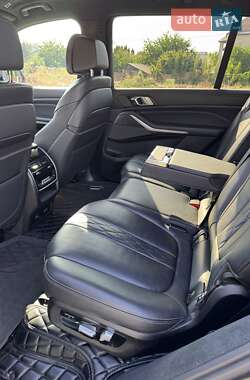 Позашляховик / Кросовер BMW X7 2020 в 