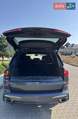 Позашляховик / Кросовер BMW X7 2020 в 