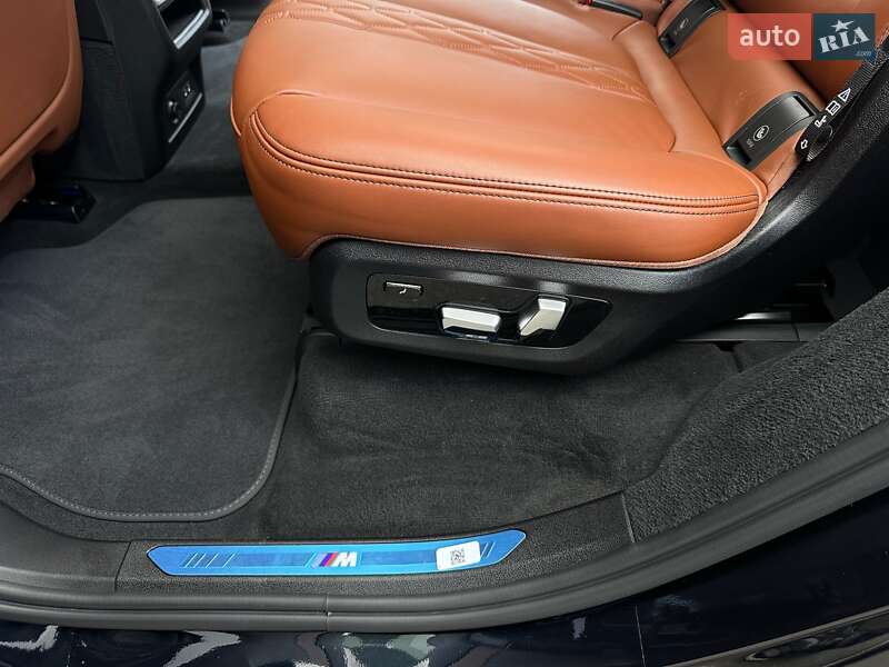 Внедорожник / Кроссовер BMW X7 2022 в Киеве