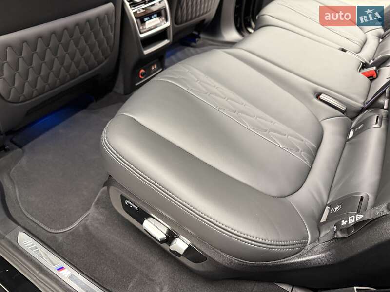 Внедорожник / Кроссовер BMW X7 2023 в Киеве