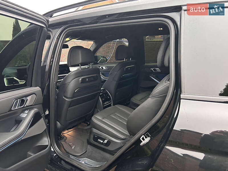 Внедорожник / Кроссовер BMW X7 2024 в Киеве