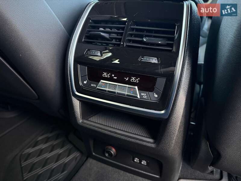 Внедорожник / Кроссовер BMW X7 2024 в Киеве