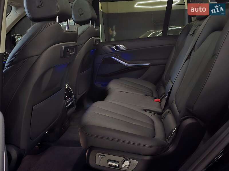 Внедорожник / Кроссовер BMW X7 2021 в Николаеве