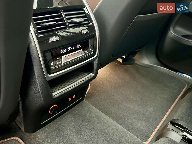 Внедорожник / Кроссовер BMW X7 2022 в Киеве