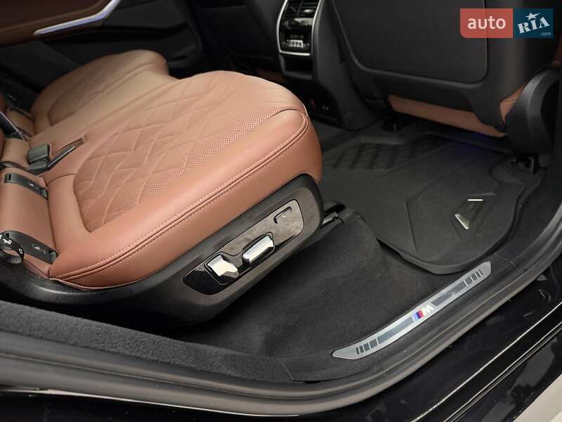 Внедорожник / Кроссовер BMW X7 2023 в Киеве