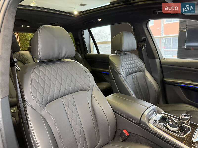 Внедорожник / Кроссовер BMW X7 2021 в Киеве