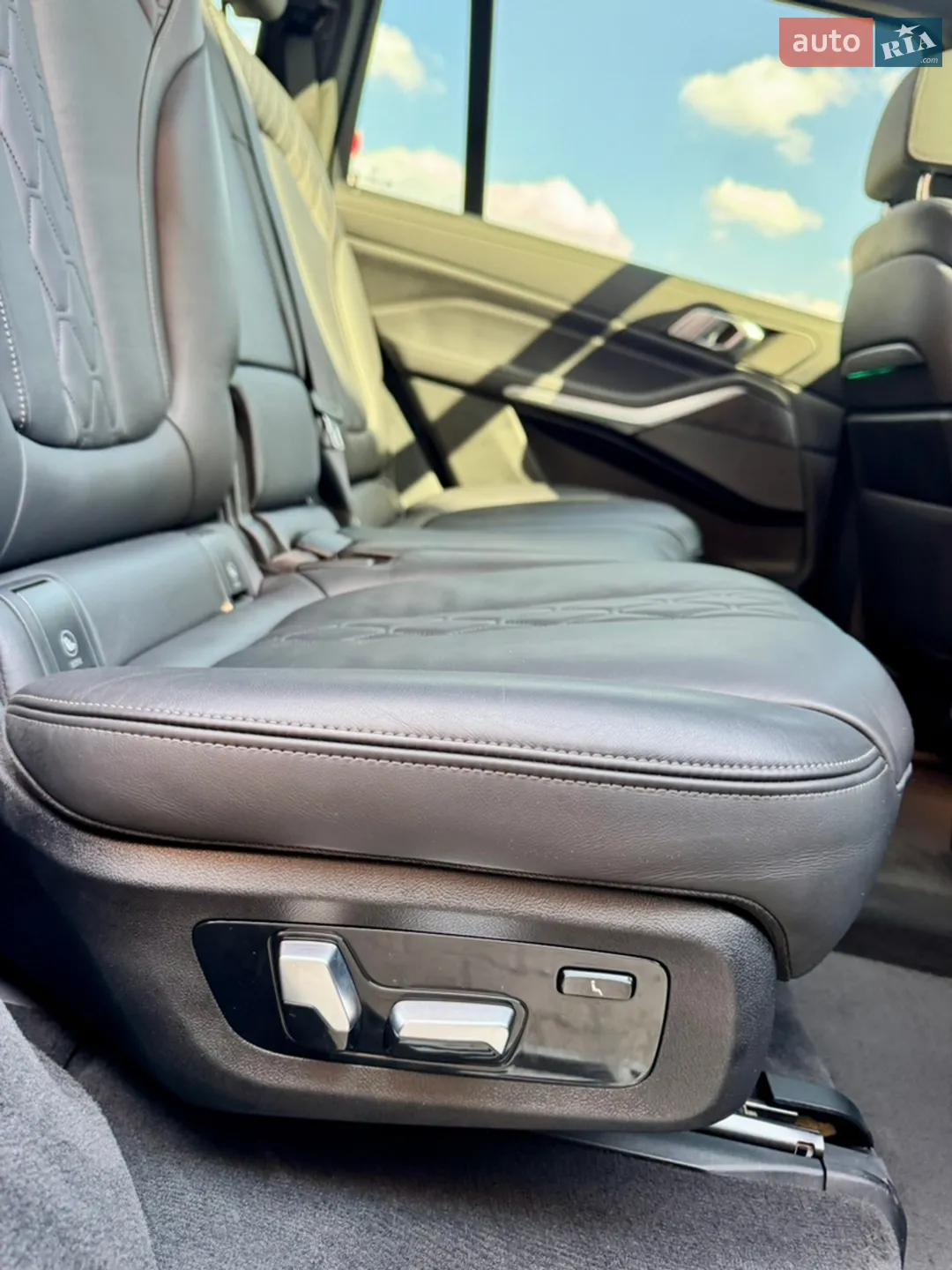 2020 BMW X7 - мініатюра 16