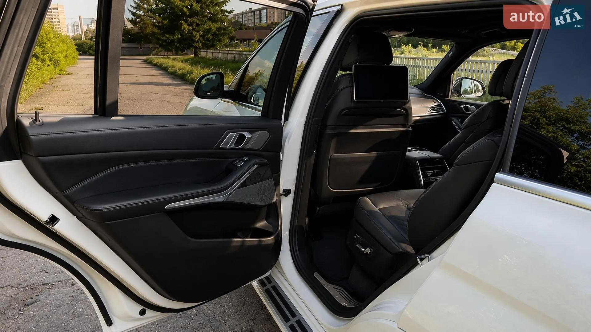 2020 BMW X7 - мініатюра 16